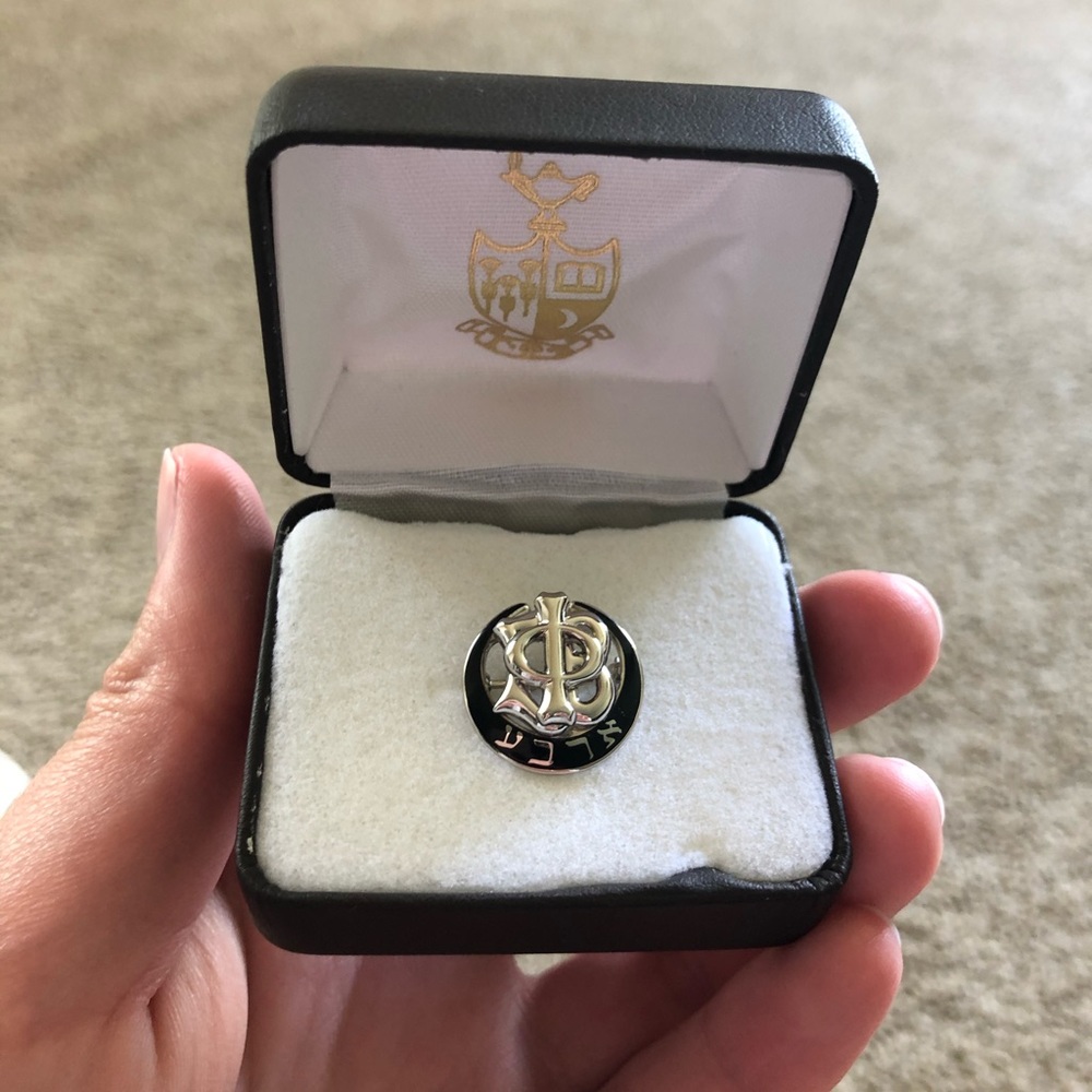 Gamma Phi Beta badge